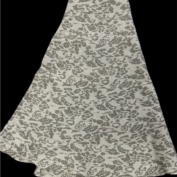 Elegant Gray Patterned Skirt - Picture 2 of 2